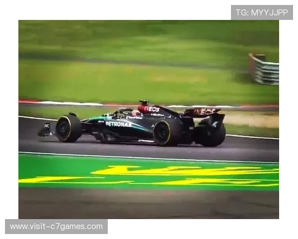 F1赛季风云再起各车队激烈角逐冠军归属悬念持续升级 F1赛季风云再起各车队激烈角逐冠军归属悬念持续升级